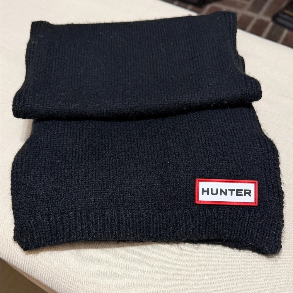 Hunter Classic Black Scarf with Red & White Tag.  Unisex.